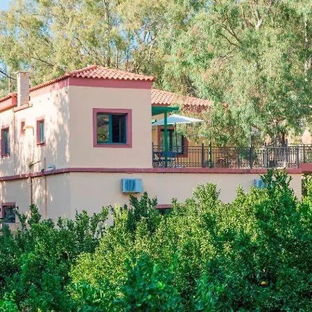 To Spitaki Tou Papa Hotel Manoliopoulon