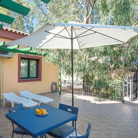To Spitaki Tou Papa Hotel 2*