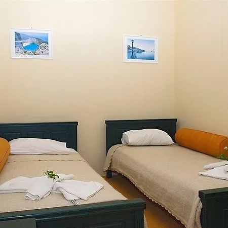 To Spitaki Tou Papa ホテル